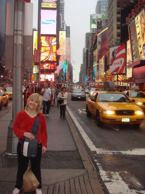 times_square_-_yellow_cab_02.jpg